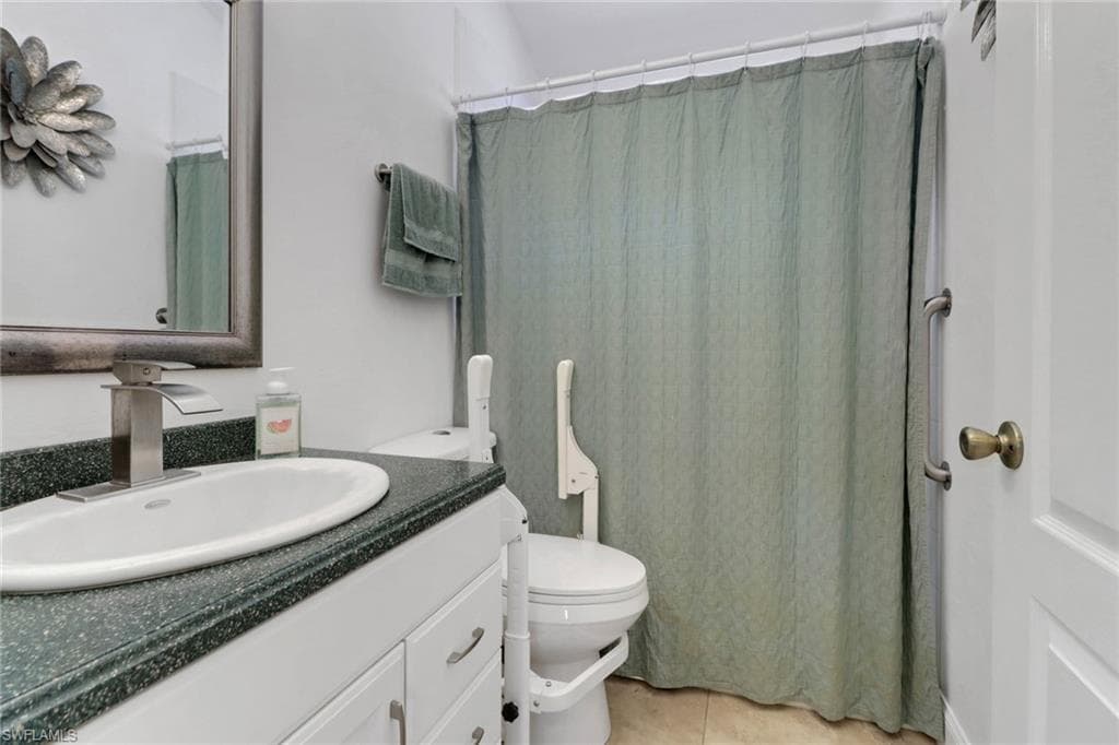 914 14th St SE, Naples, FL 34117-17