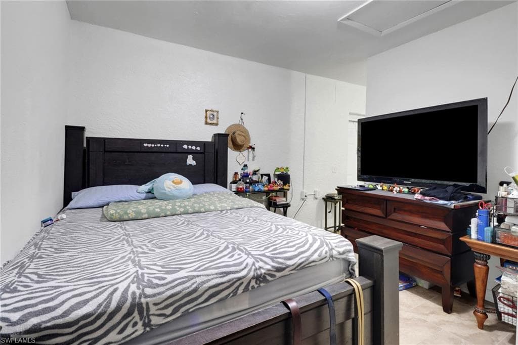 914 14th St SE, Naples, FL 34117-19