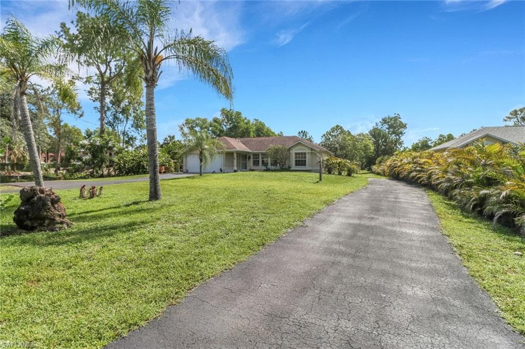 914 14th St SE, Naples, FL 34117-3