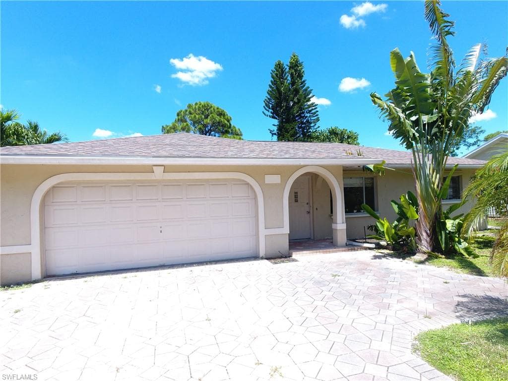9053 Irving Rd, Fort Myers, FL 33967-4