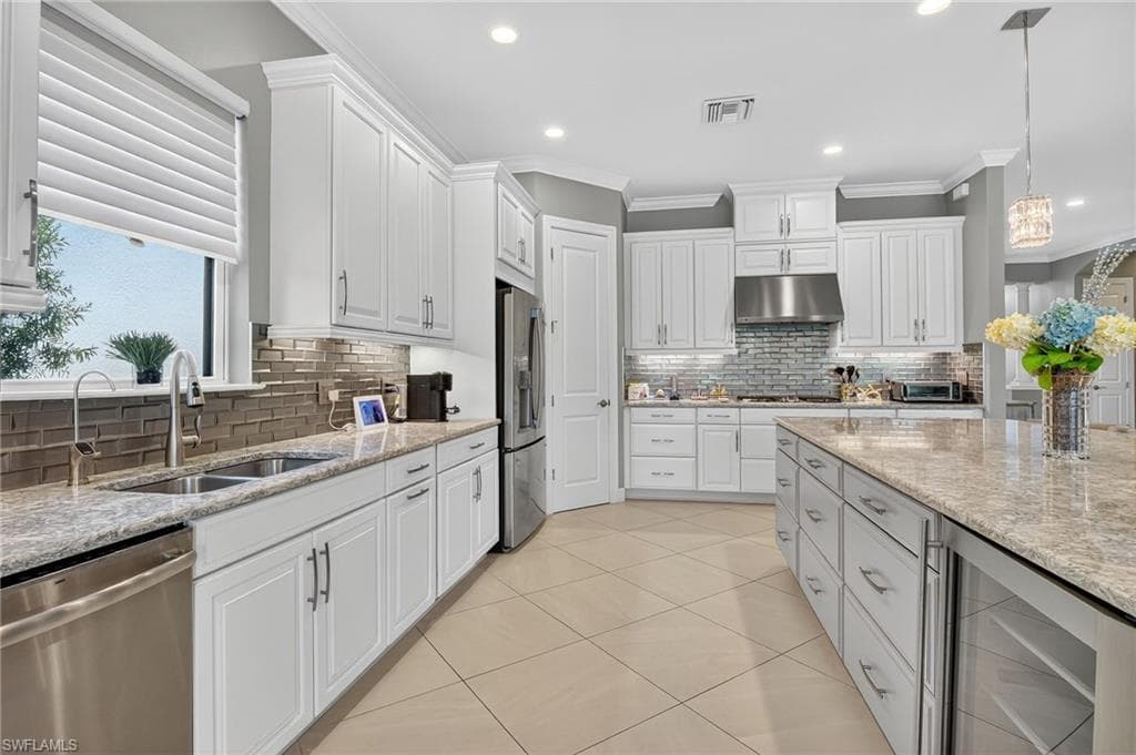 9512 Livorno Ct, Naples, FL 34119-10