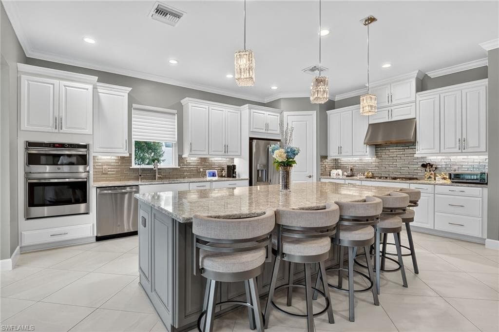 9512 Livorno Ct, Naples, FL 34119-8
