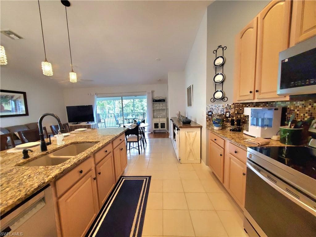6846 Sterling Greens Dr 201, Naples, FL 34104-9