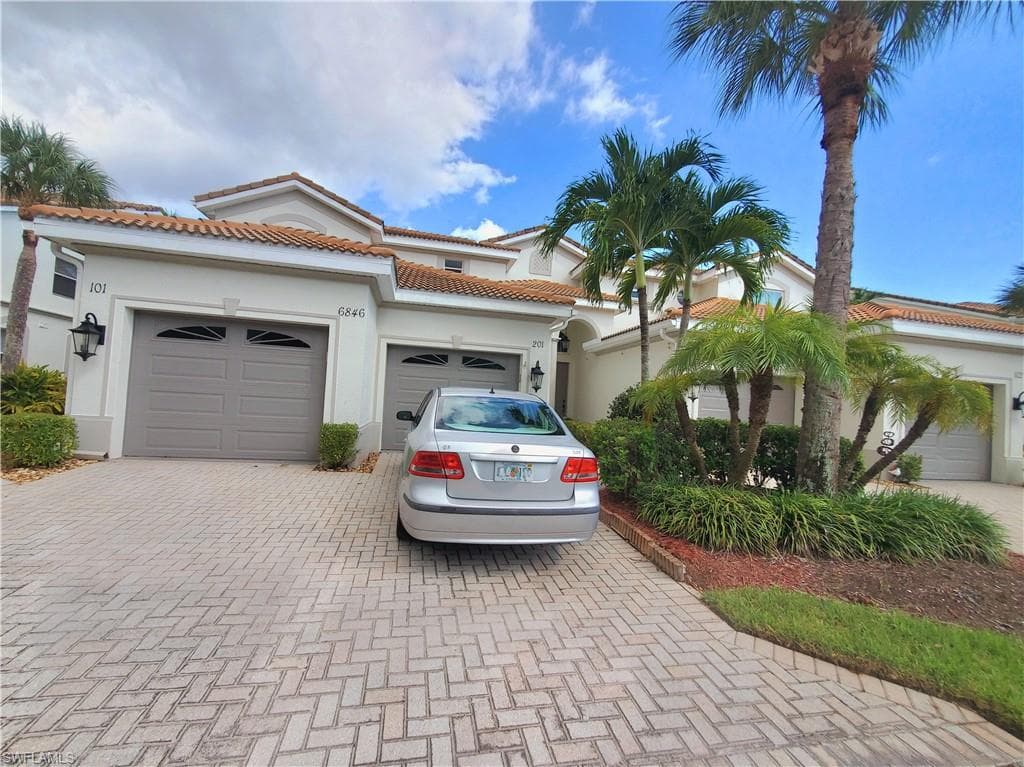 6846 Sterling Greens Dr 201, Naples, FL 34104-1