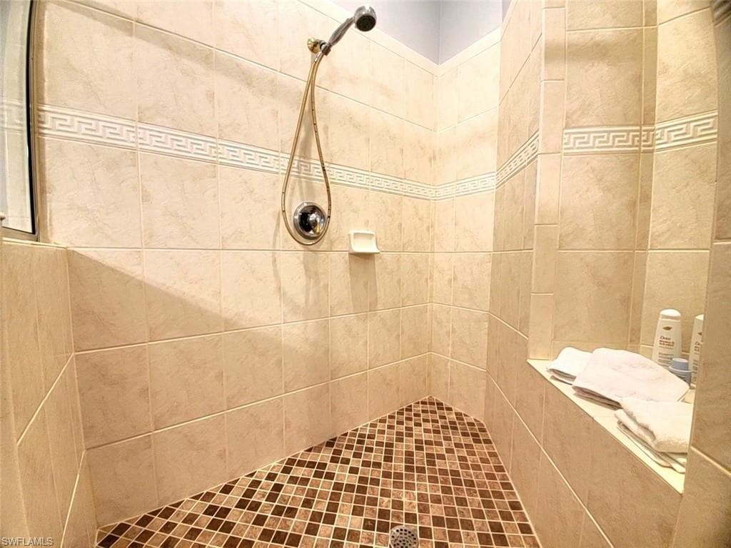 6846 Sterling Greens Dr 201, Naples, FL 34104-21