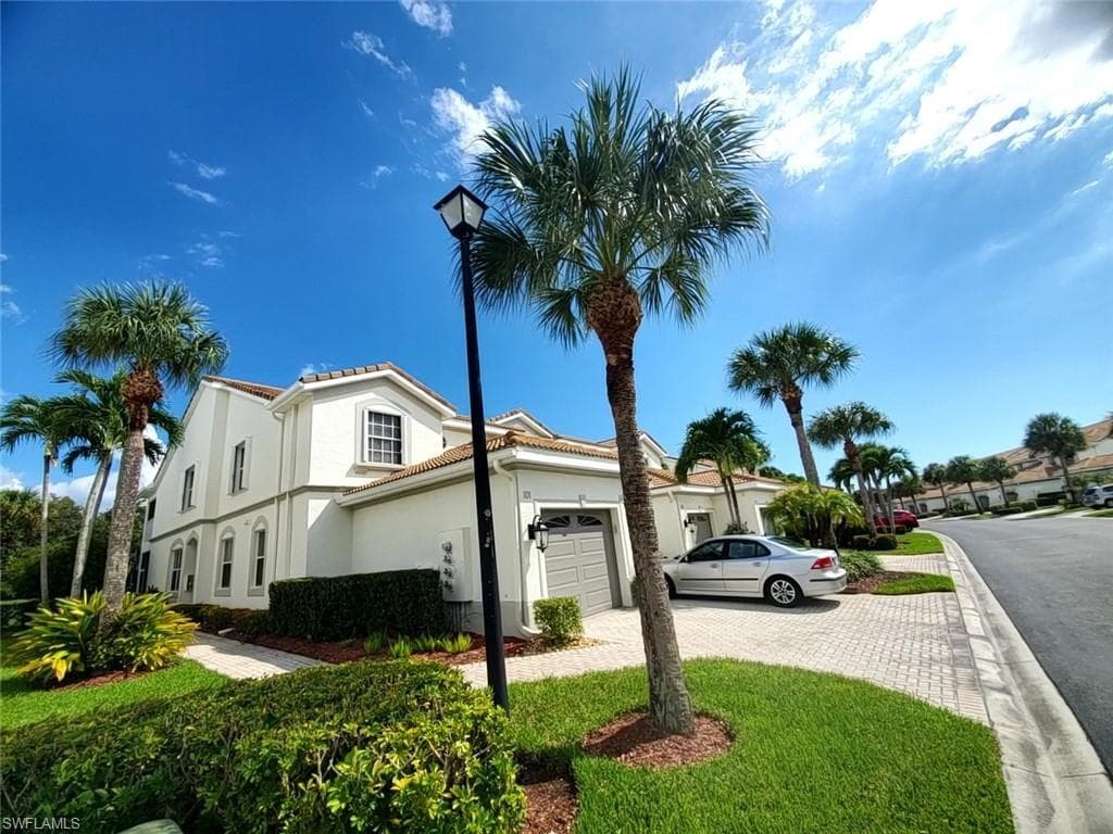 6846 Sterling Greens Dr 201, Naples, FL 34104-3