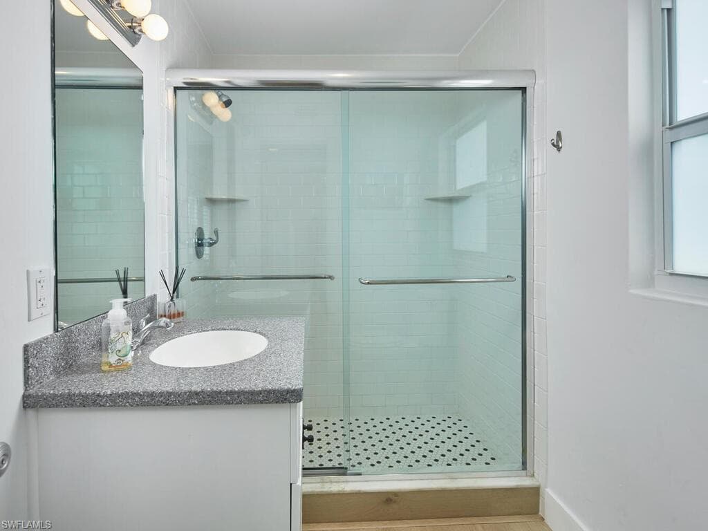 271 8th Ave S 271, Naples, FL 34102-11