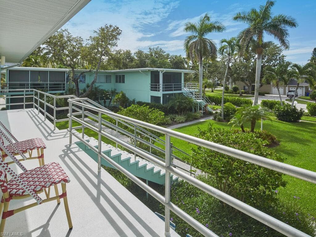 271 8th Ave S 271, Naples, FL 34102-13