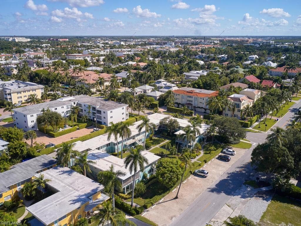 271 8th Ave S 271, Naples, FL 34102-19