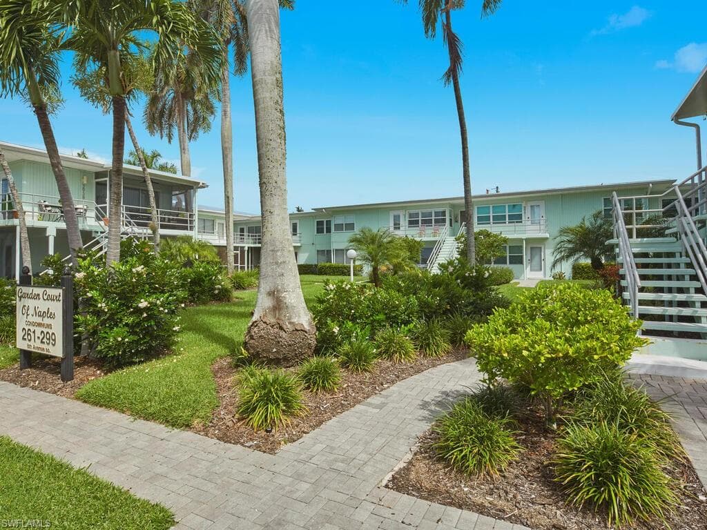 271 8th Ave S 271, Naples, FL 34102-1