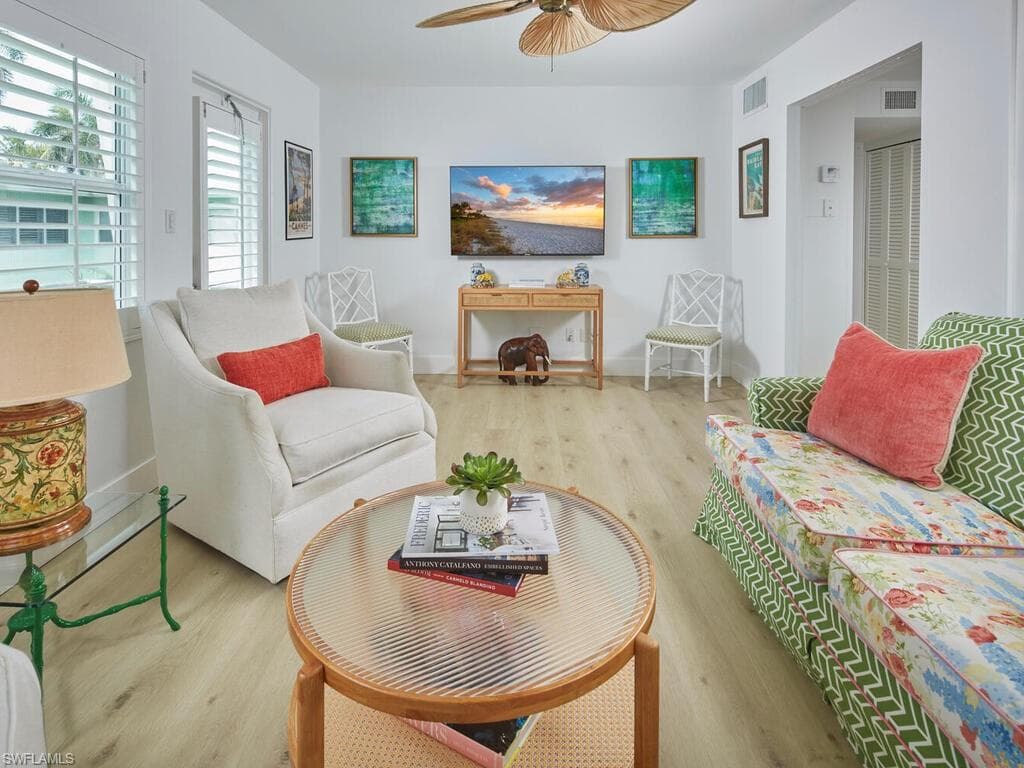 271 8th Ave S 271, Naples, FL 34102-3