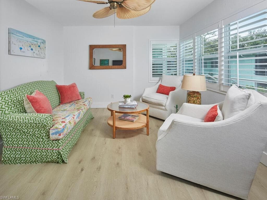 271 8th Ave S 271, Naples, FL 34102-4