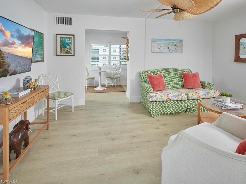 271 8th Ave S 271, Naples, FL 34102-5