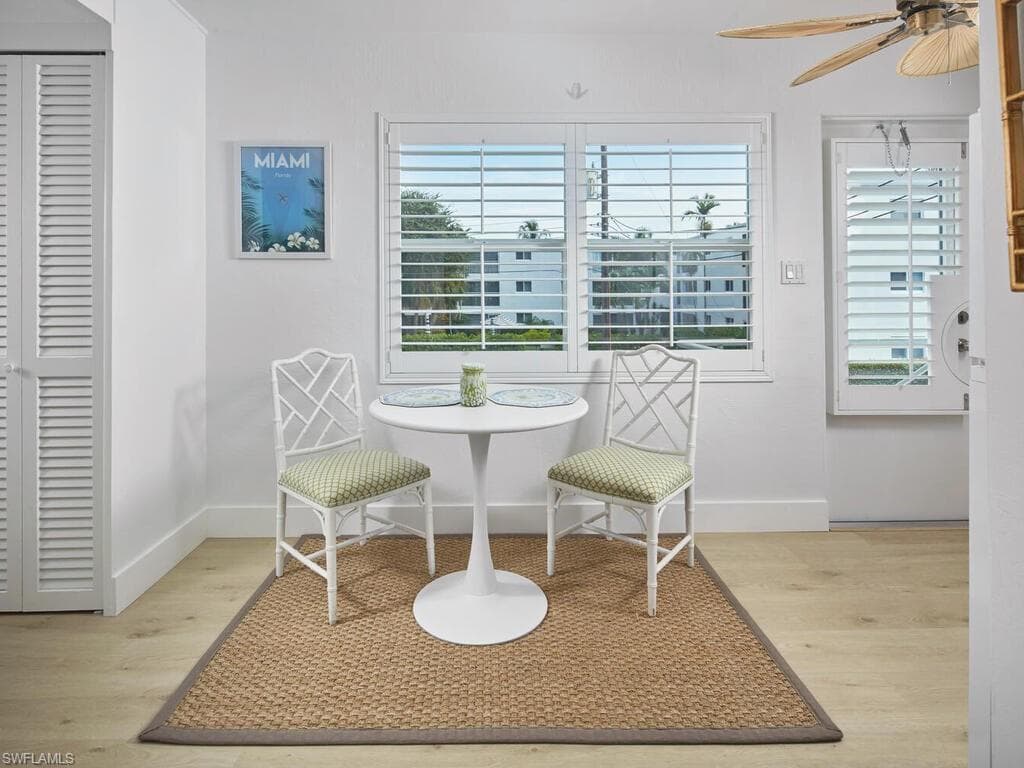 271 8th Ave S 271, Naples, FL 34102-6