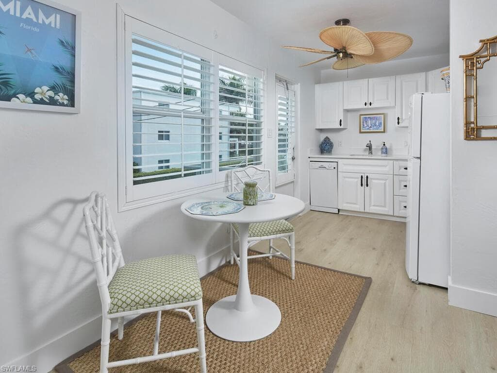 271 8th Ave S 271, Naples, FL 34102-7