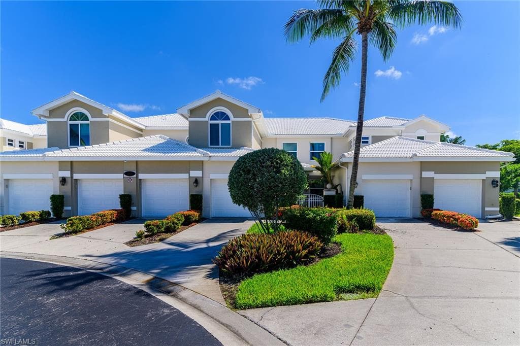 4650 Hawks Nest Way 204, Naples, FL 34114-1