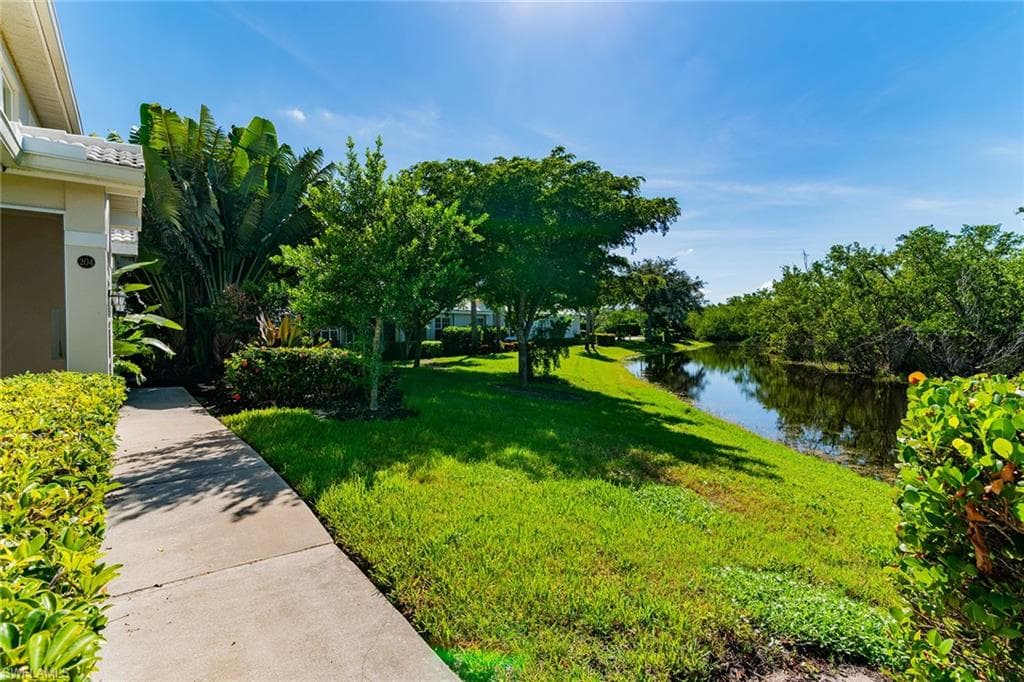 4650 Hawks Nest Way 204, Naples, FL 34114-4