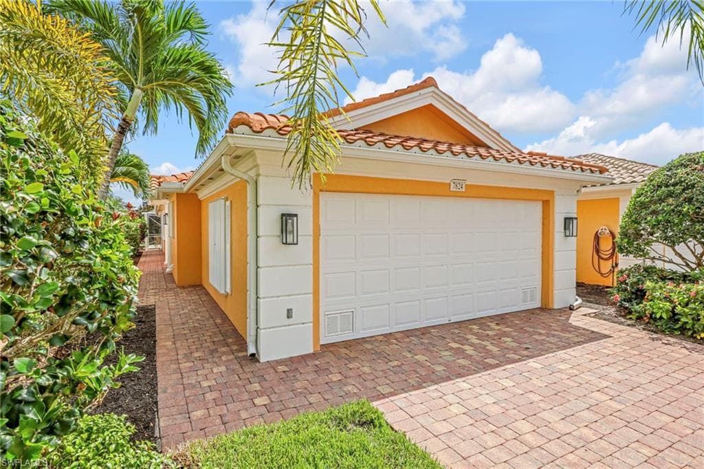 7824 Umberto Ct, Naples, FL 34114-2