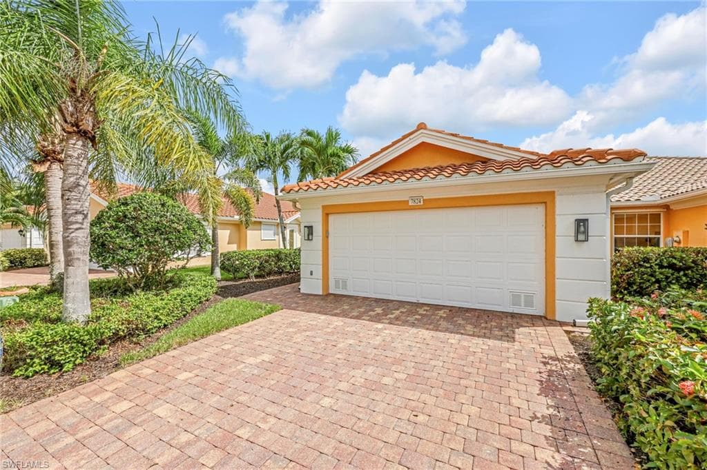 7824 Umberto Ct, Naples, FL 34114-3