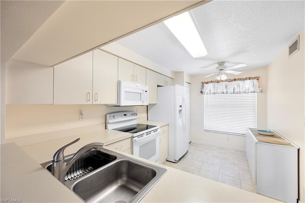 6464 Huntington Lakes Cir 103, Naples, FL 34119-19