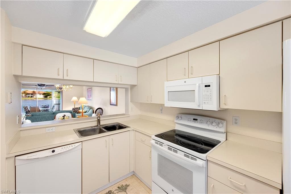 6464 Huntington Lakes Cir 103, Naples, FL 34119-20