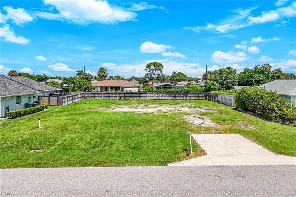 741 95th Ave N, Naples, FL 34108-2