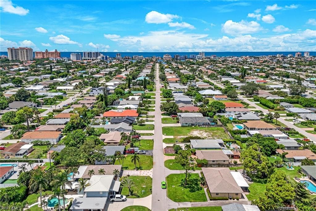 741 95th Ave N, Naples, FL 34108-3