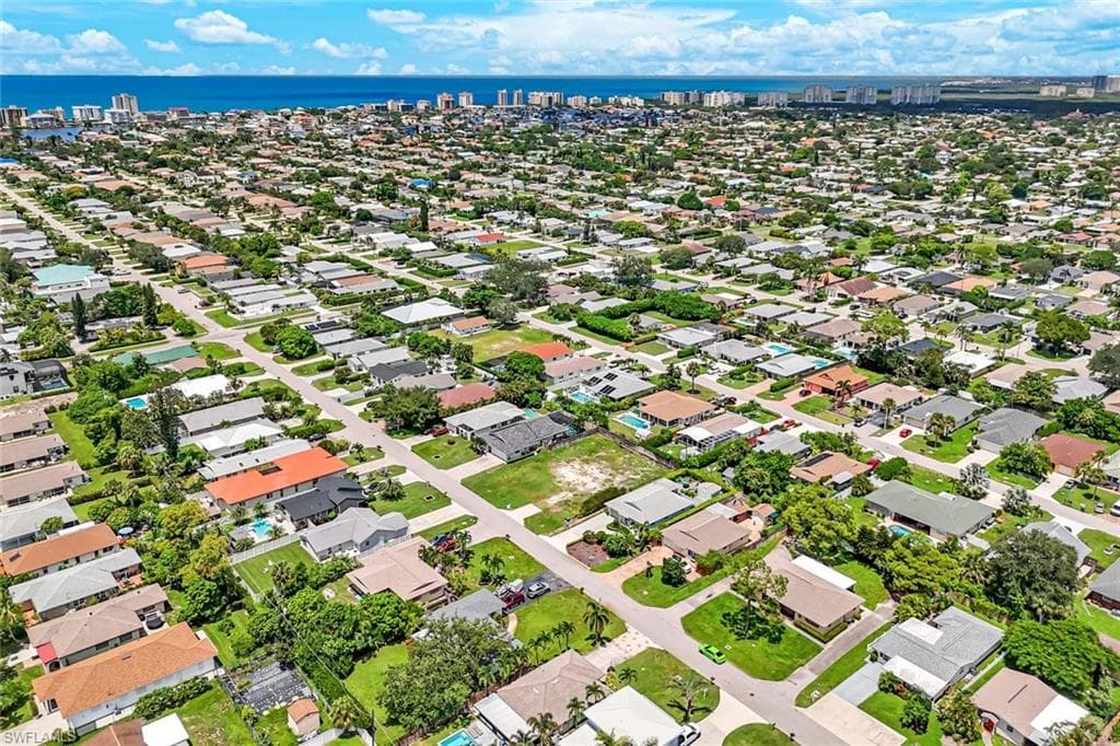 741 95th Ave N, Naples, FL 34108-4