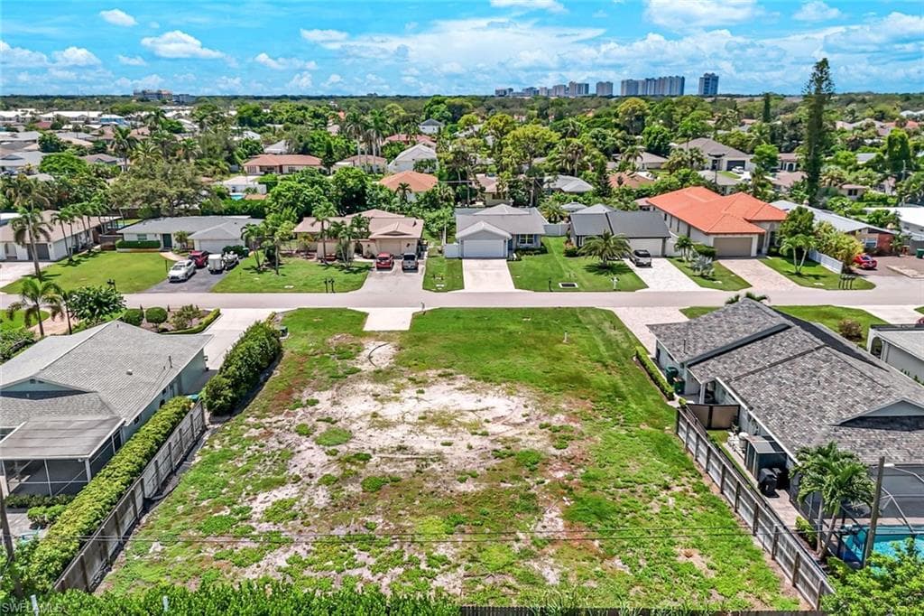 741 95th Ave N, Naples, FL 34108-5