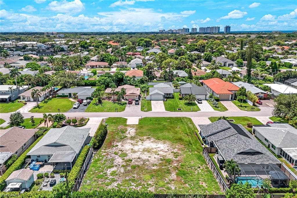 741 95th Ave N, Naples, FL 34108-8