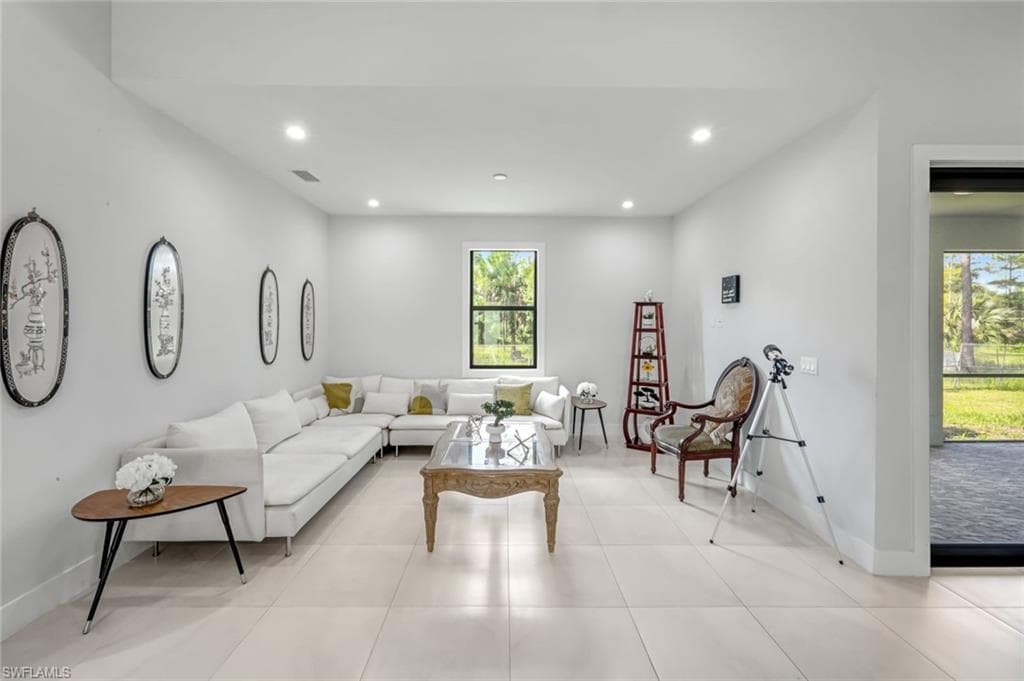 2682 4th Ave SE, Naples, FL 34117-10