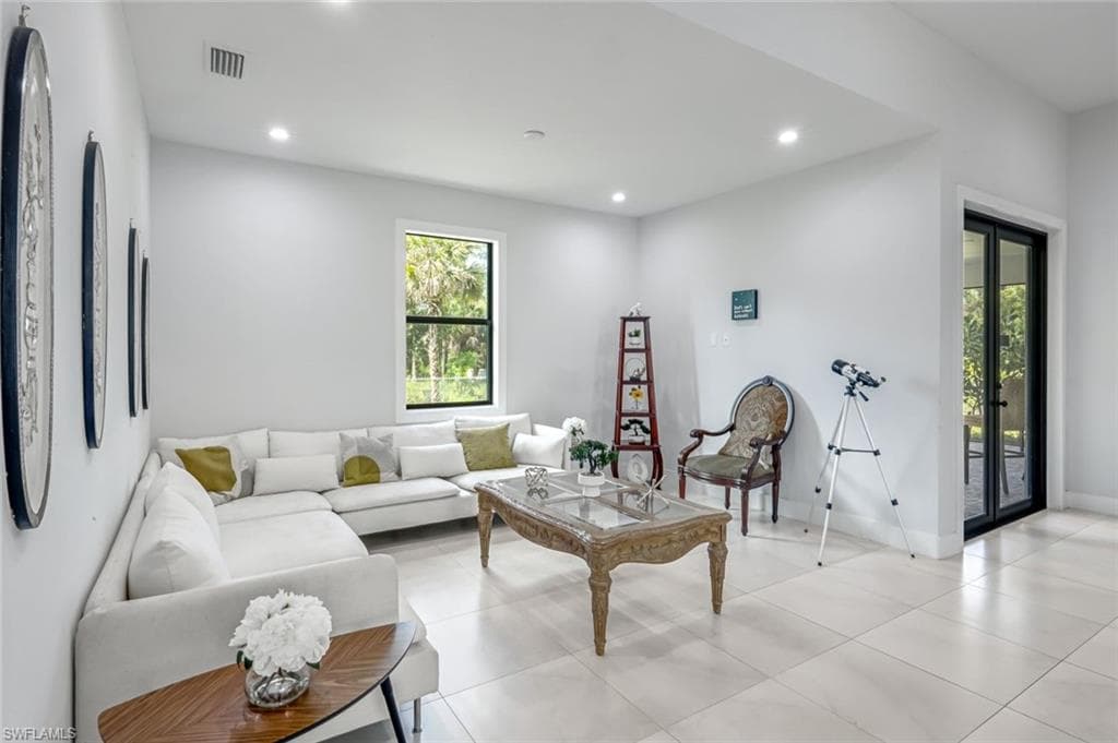 2682 4th Ave SE, Naples, FL 34117-11
