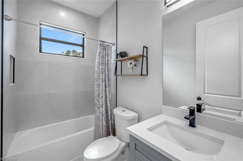 2682 4th Ave SE, Naples, FL 34117-21