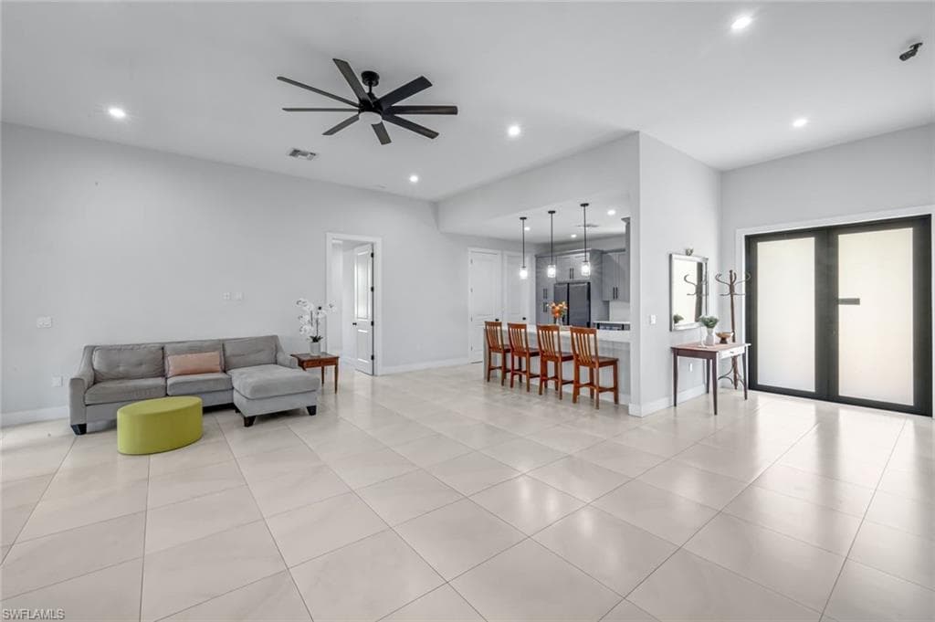 2682 4th Ave SE, Naples, FL 34117-5