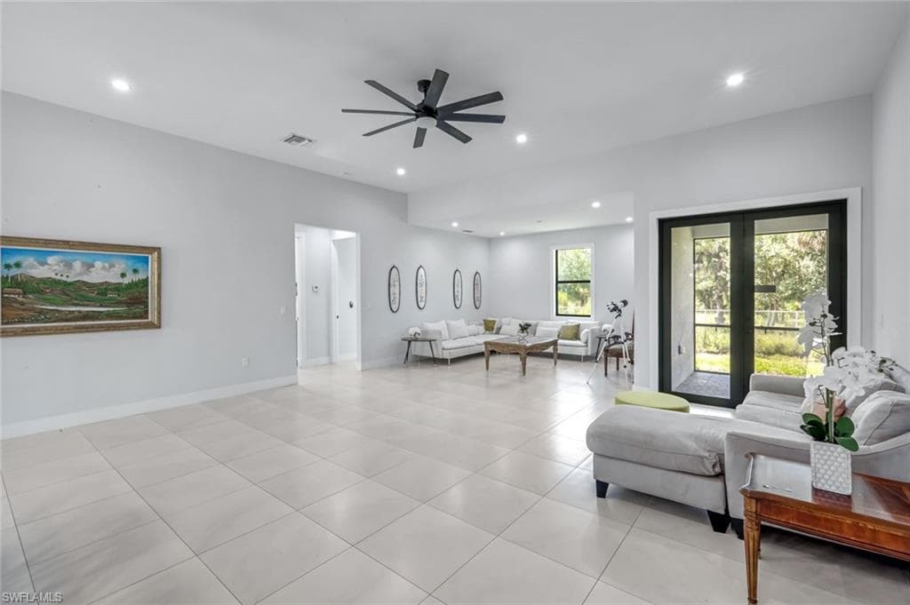 2682 4th Ave SE, Naples, FL 34117-8
