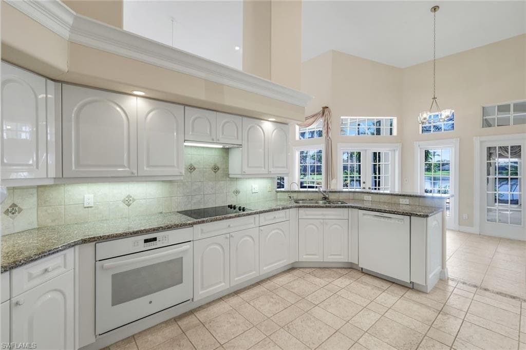 11201 Phoenix Way, Naples, FL 34119-13