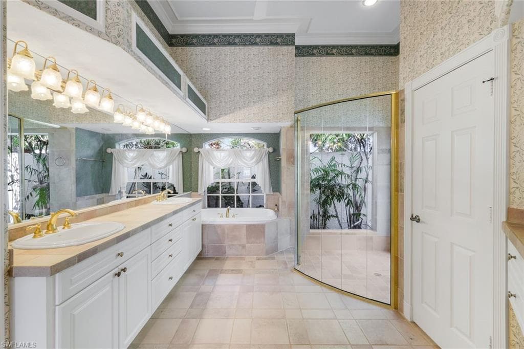 11201 Phoenix Way, Naples, FL 34119-19