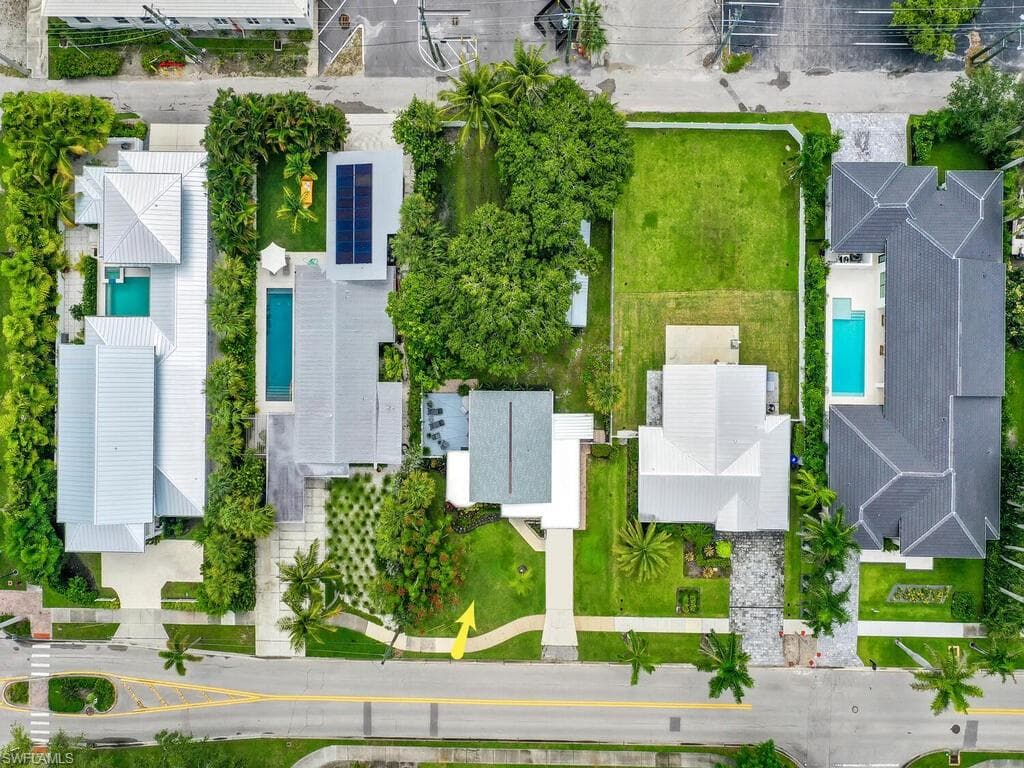619 10th St N, Naples, FL 34102-14
