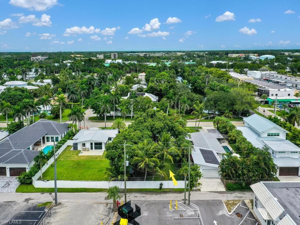 619 10th St N, Naples, FL 34102-20