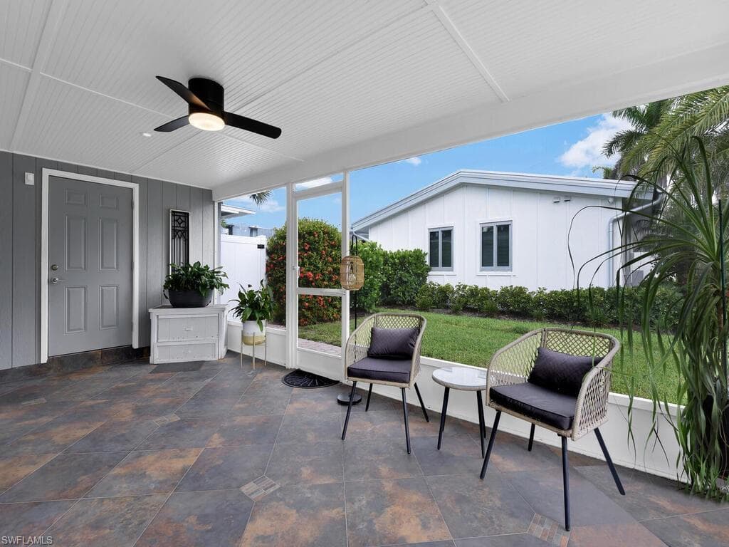 619 10th St N, Naples, FL 34102-30