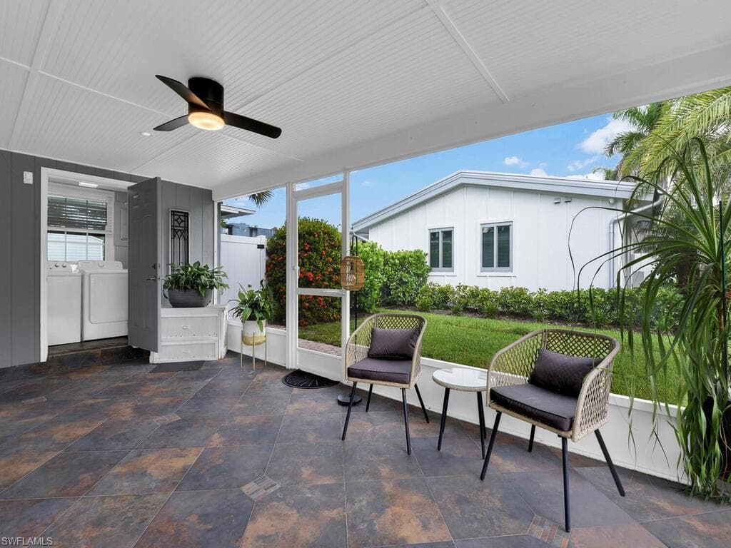 619 10th St N, Naples, FL 34102-31