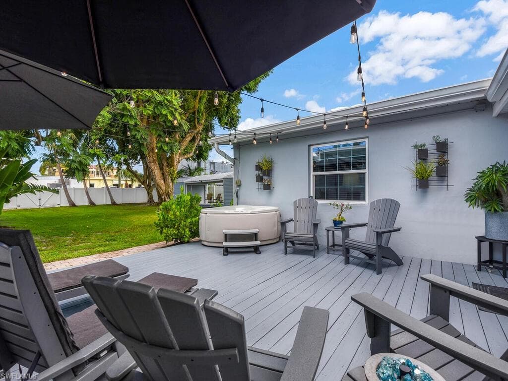 619 10th St N, Naples, FL 34102-33