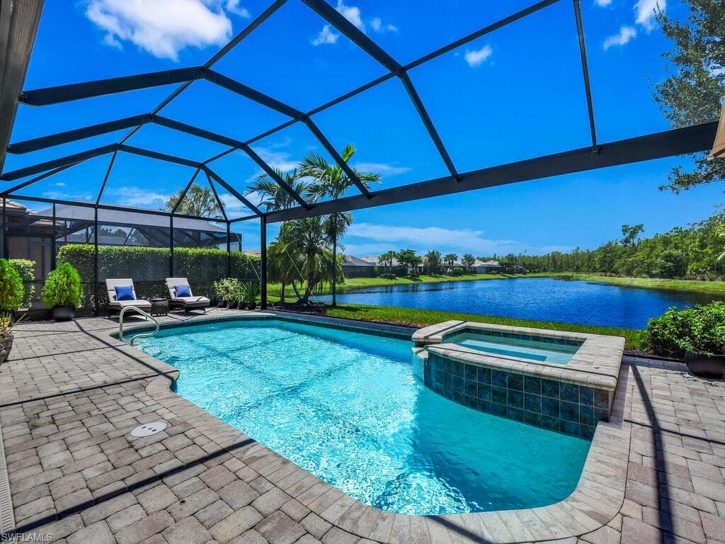 7412 Winding Cypress Dr, Naples, FL 34114-1