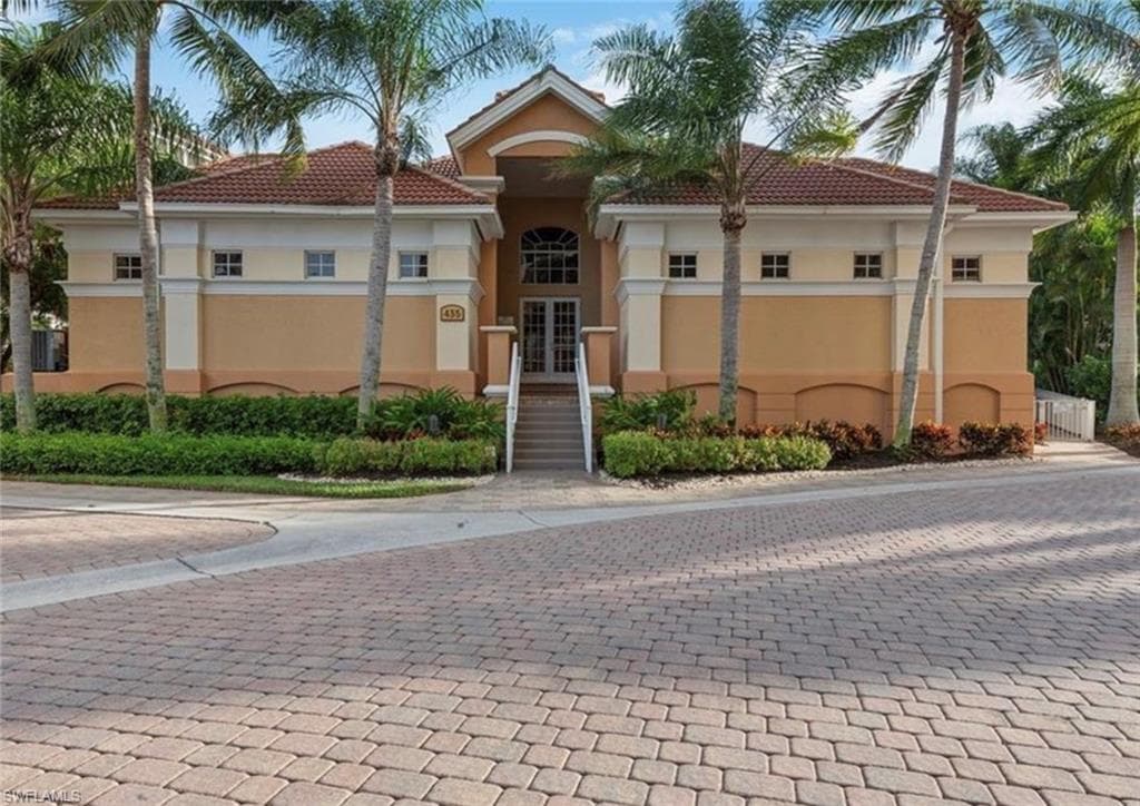 470 Launch Cir V303, Naples, FL 34108-9