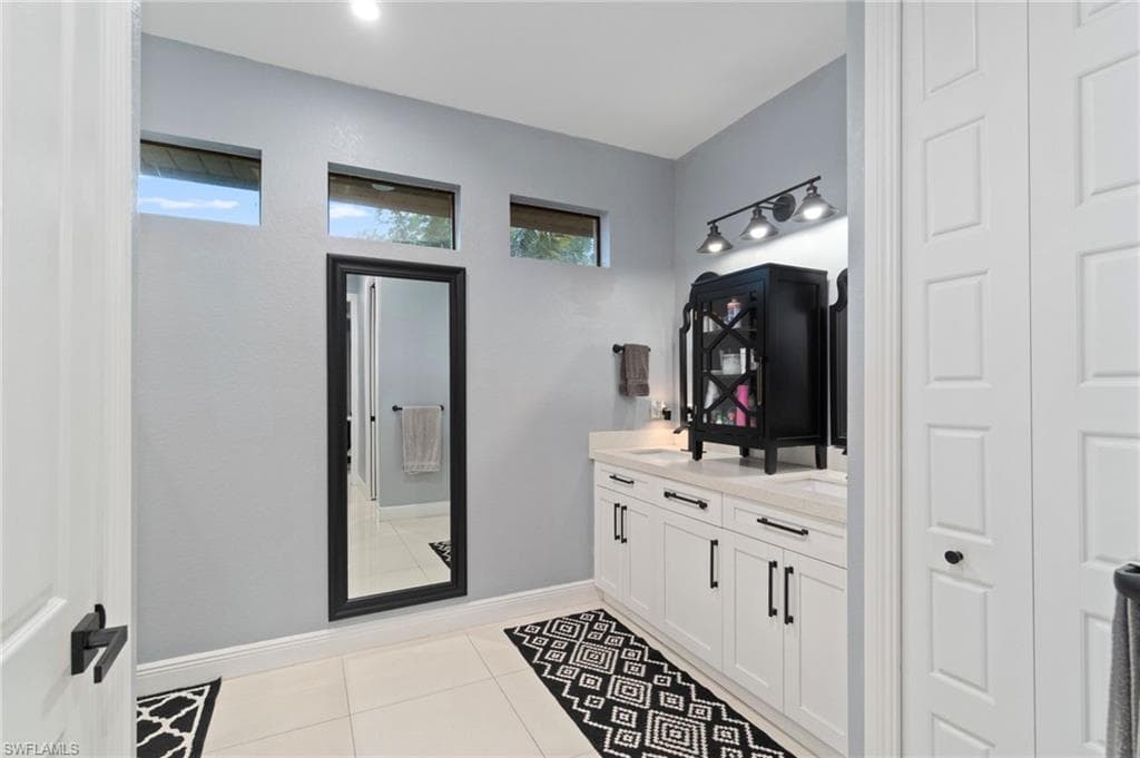 4249 56th Ave NE, Naples, FL 34120-19