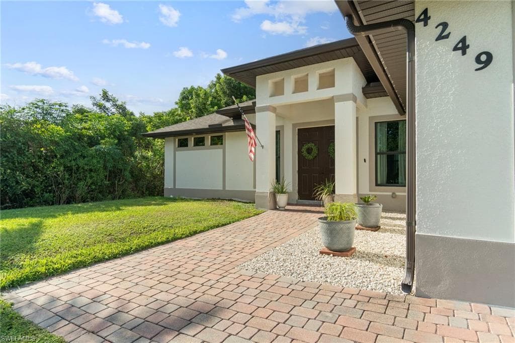 4249 56th Ave NE, Naples, FL 34120-4