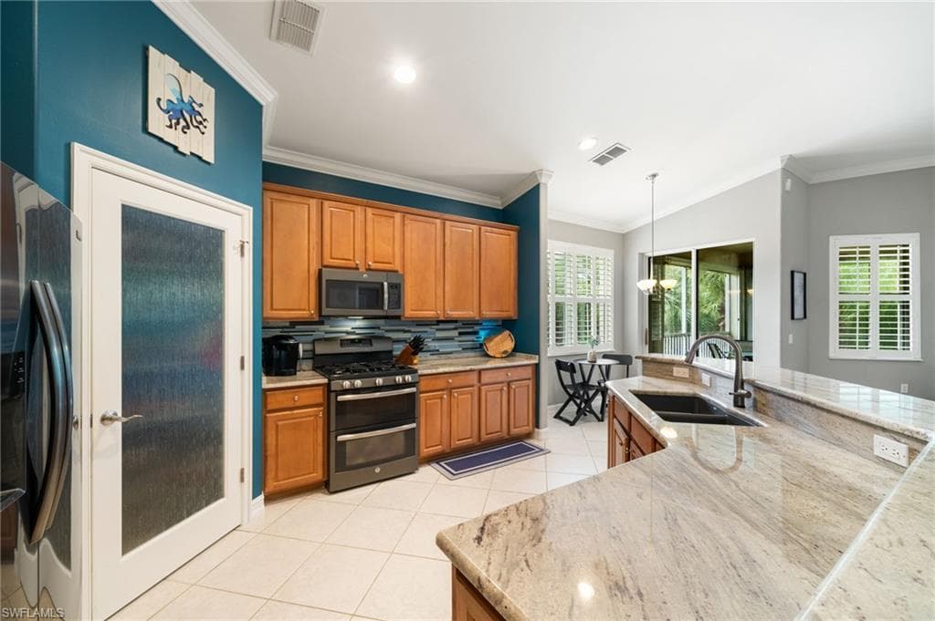 1630 Tarpon Bay Dr S 201, Naples, FL 34119-9