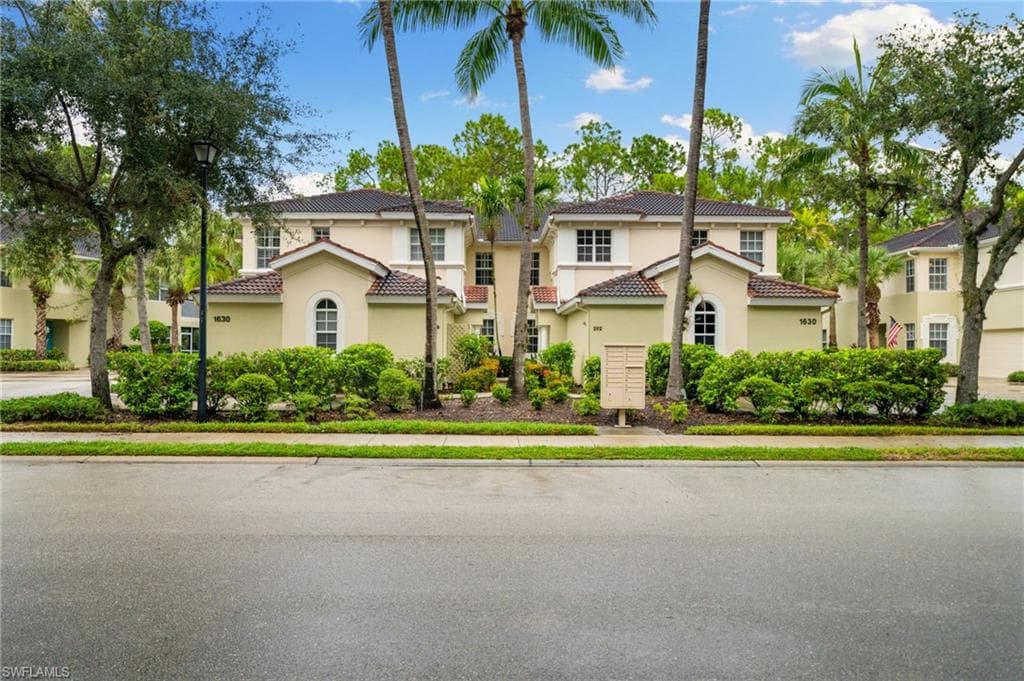 1630 Tarpon Bay Dr S 201, Naples, FL 34119-1