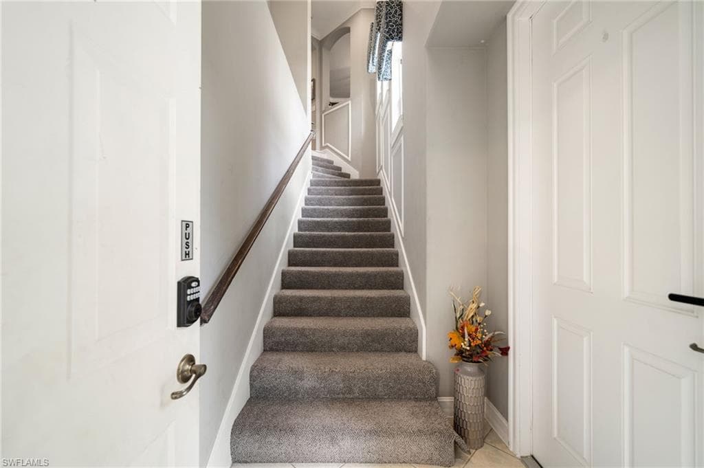 1630 Tarpon Bay Dr S 201, Naples, FL 34119-28