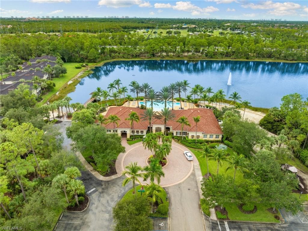 1630 Tarpon Bay Dr S 201, Naples, FL 34119-33
